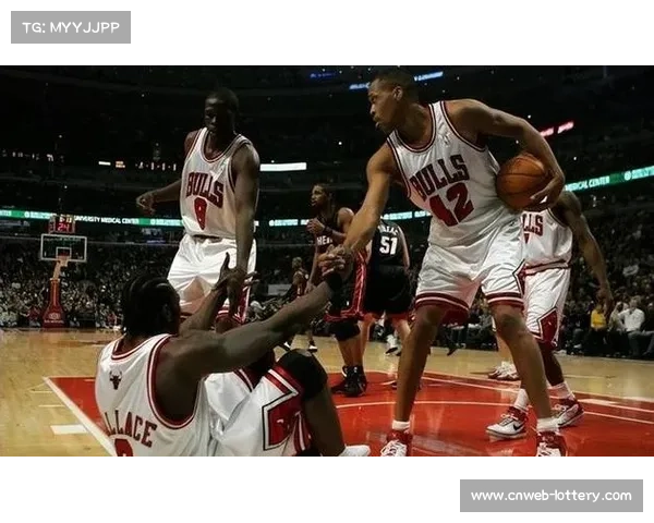 阿德巴约韦尔内线发力，热火爆发行胜公牛